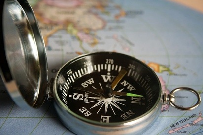 picture of a magnetic compass