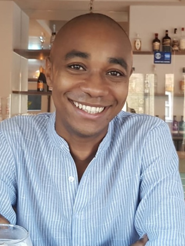 Dr Victor Ajuwon