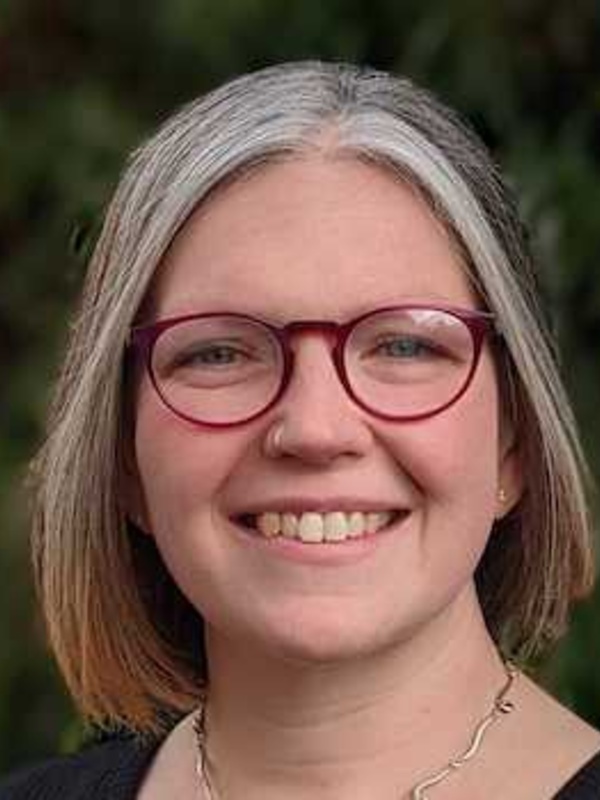 Dr Stephanie Archer